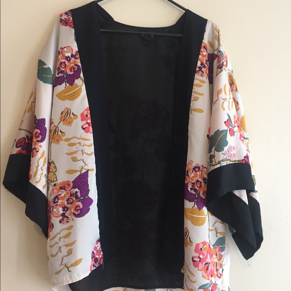 H&M conscious collection floral kimono! - Picture 3 of 7
